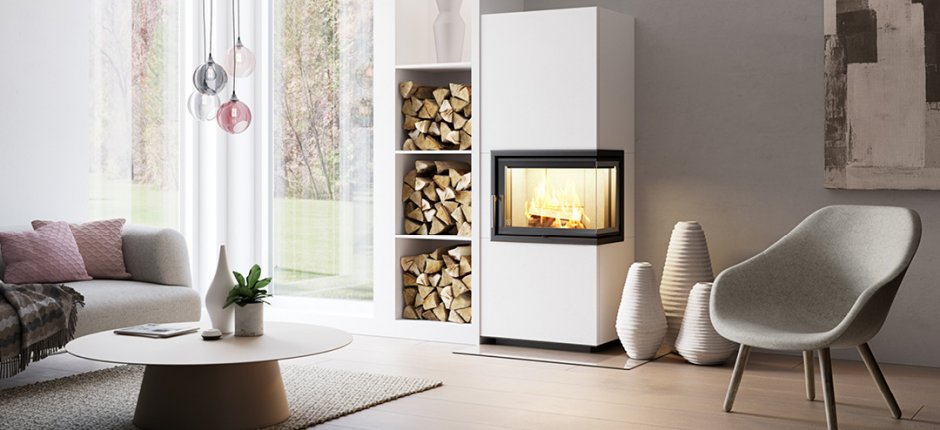 Burning fireplace Scan 5003 in living room with chair and large windows